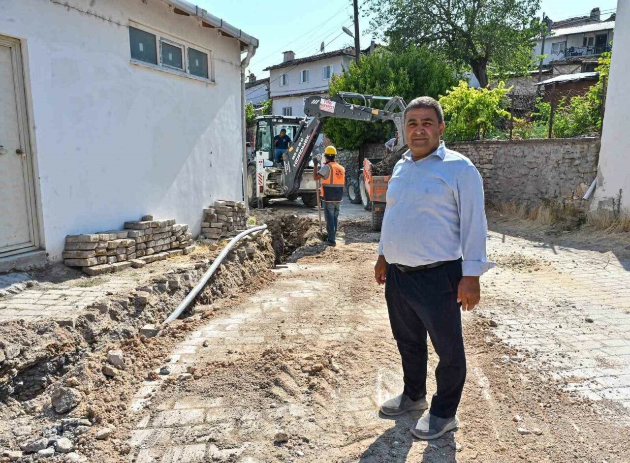 Bursa Büyükşehir Belediyesi, kırsal mahallelerde altyapıyı güçlendirme çalışmaları kapsamında Keles