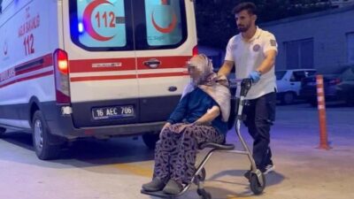 Bursa’nın İnegöl ilçesinde bir evde çıkan yangında mahsur kalan kadın