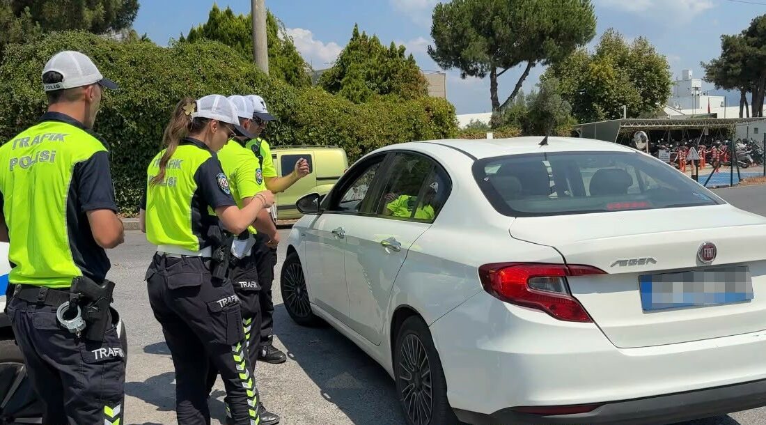Bursa’da korsan taksi denetimi: 415 bin lirayı aşan ceza yazıldı Bursa’da gerçekleştirilen denetimde 16 araç kontrol edilirken, korsan taşımacılık yaptığı