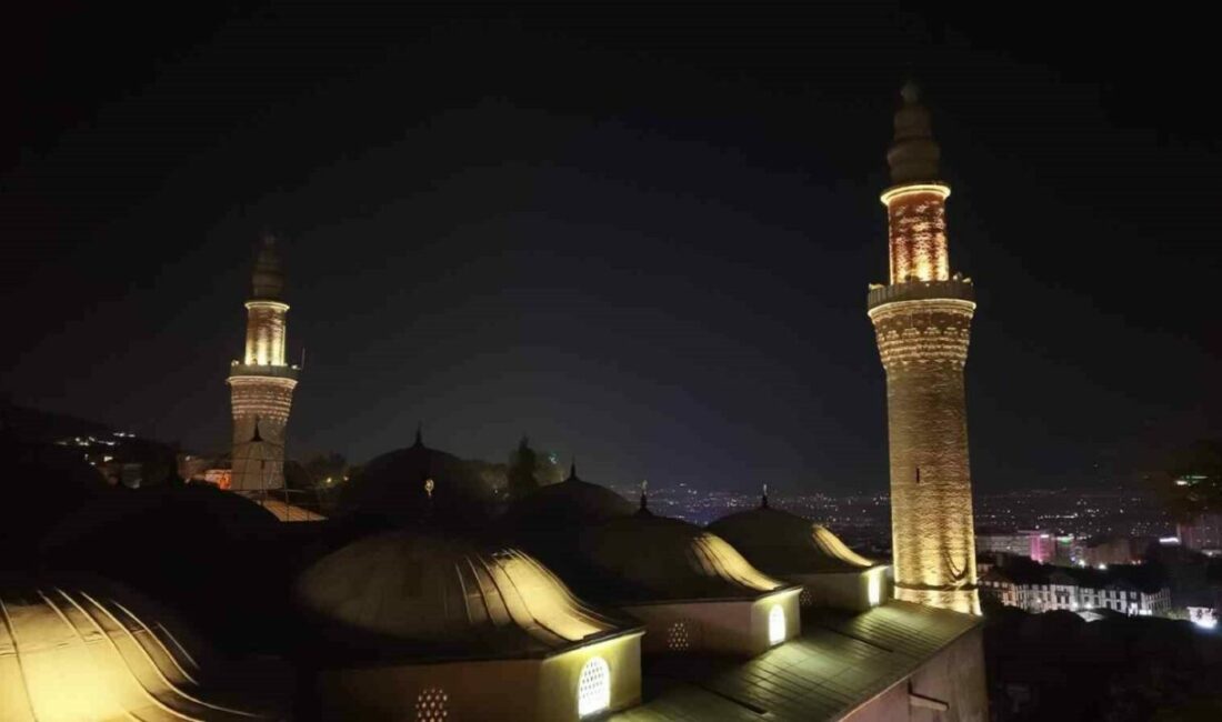 Bursa’da Mevlid Kandili, camilerde edilen dualar ve kılınan namazlarla manevi