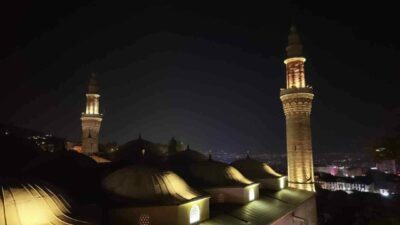 Bursa’da Mevlid Kandili, camilerde edilen dualar ve kılınan namazlarla manevi