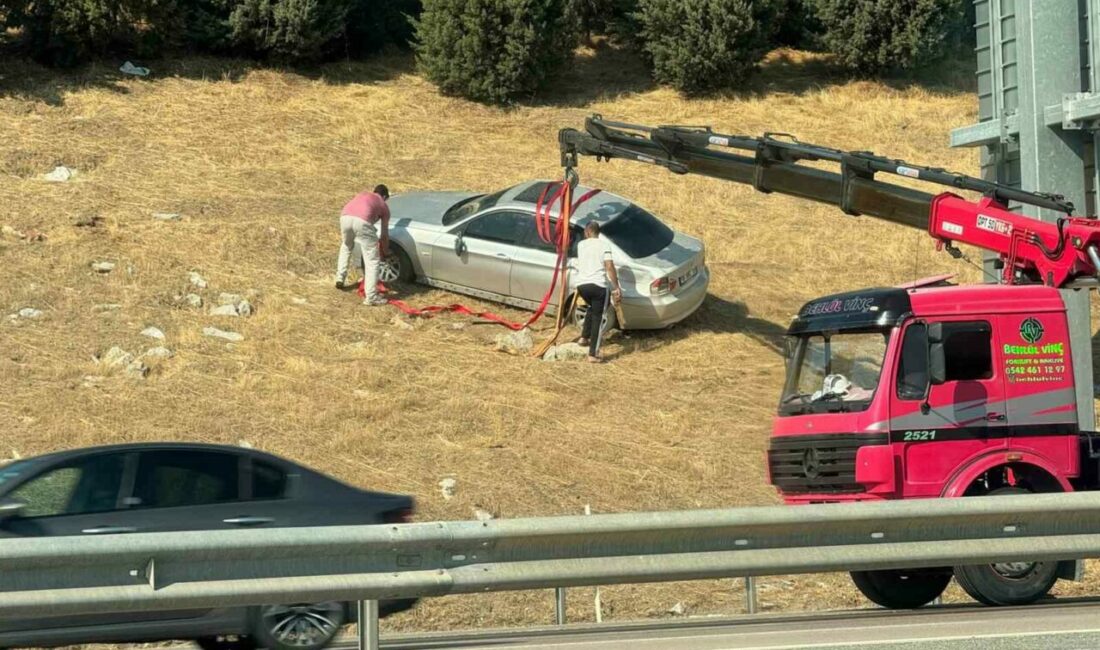 Bursa’da otomobil bariyerleri aşarak tarlaya uçtu Bursa’da sürücüsünün direksiyon hakimiyetini kaybettiği otomobil, bariyerleri aşarak boş tarlaya