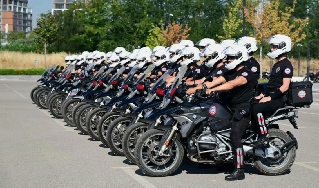 Bursa’da yunus polisleri temel eğitim kursunu tamamladı Emniyet Genel Müdürlüğü bünyesinde görev yapacak 60 motosikletli polis timi