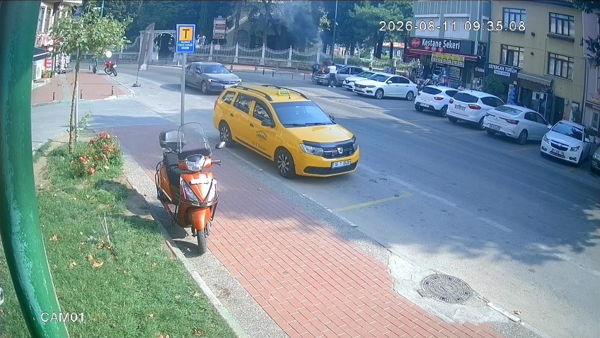 Bursa’nın turistik bölgesinde yangın paniği Bursa’nın Osmangazi ilçesinde bir araçta yangın çıktı. Alevlere bölgede bulunan