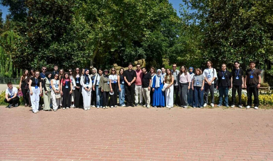 Büyükşehir stajyerleri hizmet alanlarını yerinde inceledi Bursa Büyükşehir Belediyesi, stajyer öğrencilerin mesleki ve kişisel gelişimlerine katkı