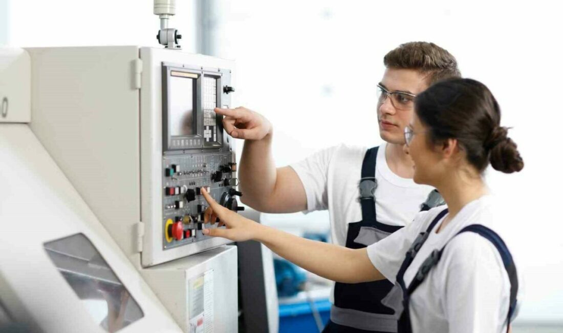 Coşkunöz Eğitim Vakfı, İmalat Teknolojileri Teknik Eğitim Programı ile gençleri geleceğin üretim teknolojilerine hazırlıyor Sanayinin ihtiyaç duyduğu nitelikli iş gücünün yetişmesine katkı sağlayan Coşkunöz