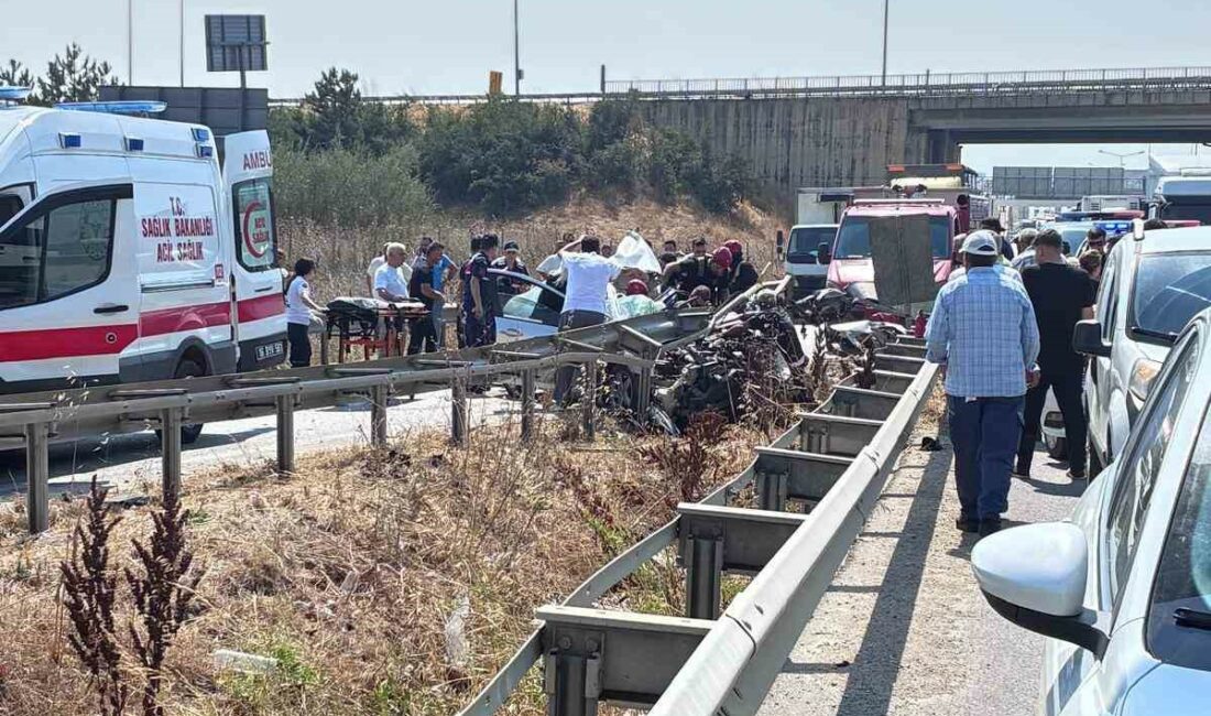 Direksiyon hakimiyetini kaybeden otomobil bariyere girdi Bursa’da sürücüsünün kontrolünden çıkan otomobil bariyere ok gibi girdi. Yaşanan
