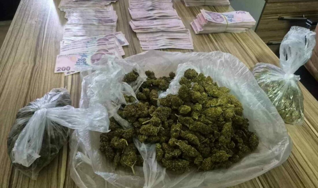 ’Dur’ ihtarına uymayan sürücünün aracından uyuşturucu çıktı Bursa’nın İnegöl ilçesinde Bölge Trafik ekiplerinin ’dur’ ihtarına uymayarak kaçan