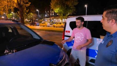Bursa’nın İnegöl ilçesinde duyarlı vatandaş Yasin Akduman, araç kaputunun üzerinde