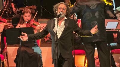 Bursa’da 64. Uluslararası Bursa Festivali Kapsamında Açıkhava Tiyatrosu’nda sahne alan