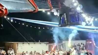 Bursa’da gelin ile damat, sahneye vinç ile indi. Katılımcılar hayretler