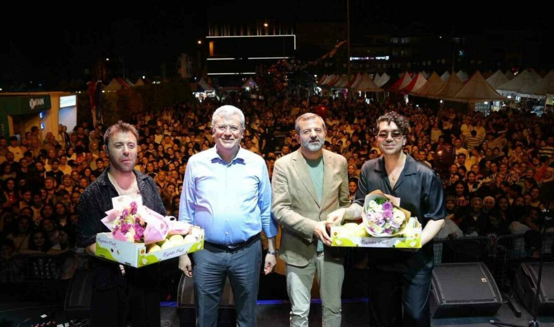 Gürsu’da 28. Armut Festivali coşkuyla sona erdi Gürsu Belediyesi tarafından düzenlenen 28. Armut Kültür ve Sanat Festivali