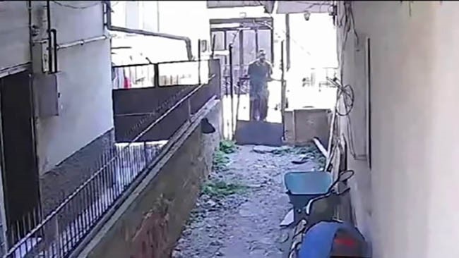 Hurdacının cesareti pes dedirtti Bursa’nın İznik ilçesinde akıllara durgunluk veren olayda, bir hurdacı güpegündüz