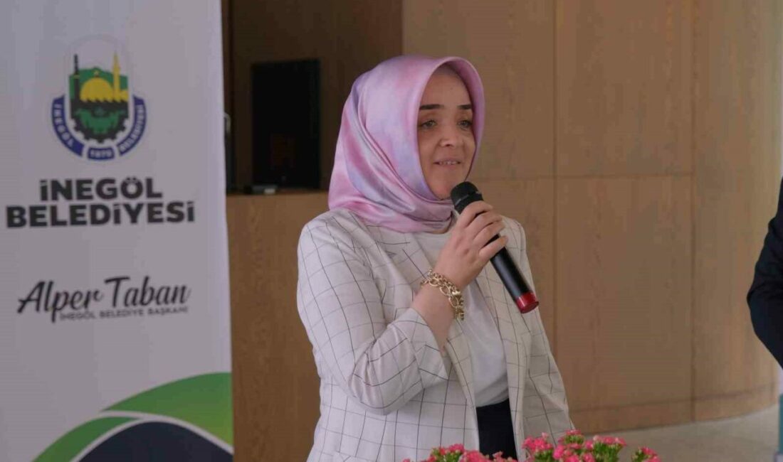 İnegöl Belediyesi tarafından düzenlenen “Atıktan Saksıya, Saksıdan Yaşama” etkinliğinde 30