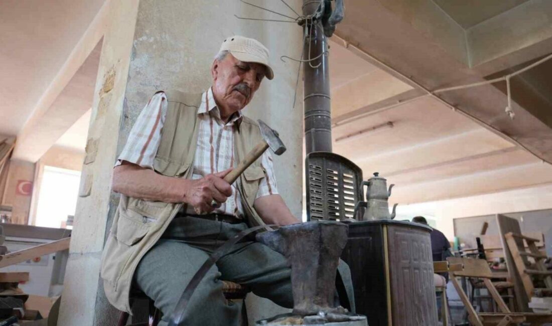 İnegöl’de 145 yıllık miras, beşinci kuşağa ulaştı İnegöl’de 145 Yıllık Fıçıcılık Geleneği Dededen Toruna Yaşatılıyor Bursa’nın İnegöl