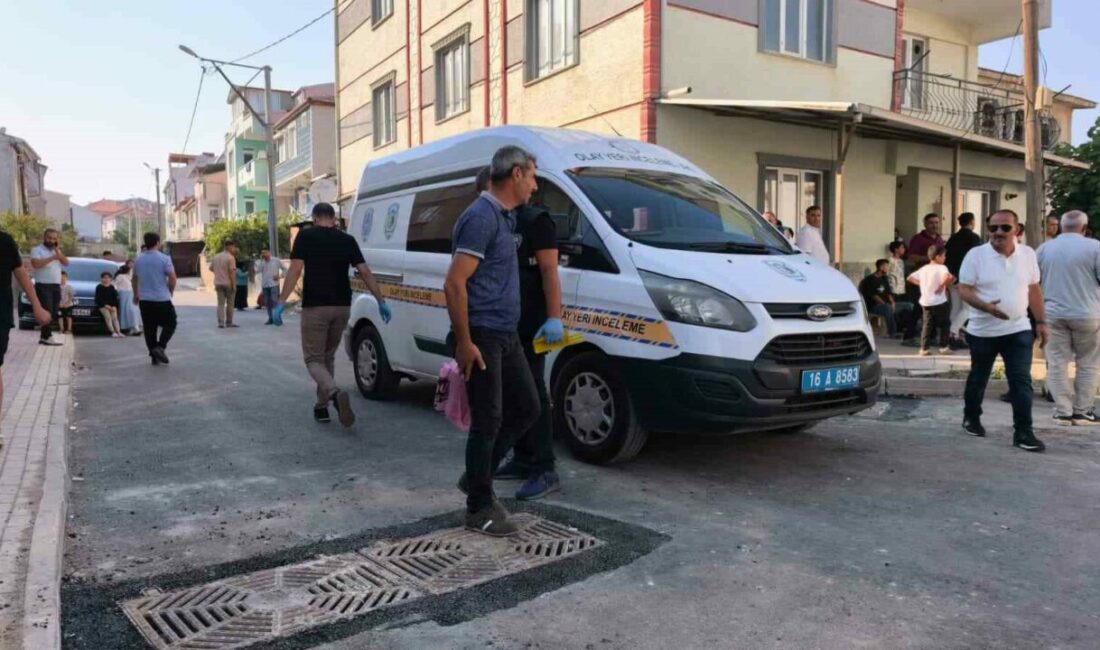 İnegöl’de husumetli gruplar arasında silahlı kavga: 2 yaralı Bursa’nın İnegöl ilçesinde aralarında husumet bulunan iki grup arasında çıkan