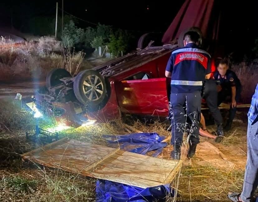 İnegöl’de otomobil şarampole yuvarlandı: 3 yaralı Bursa’nın İnegöl ilçesinde kontrolden çıkan otomobilin şarampole yuvarlanması sonucu meydana