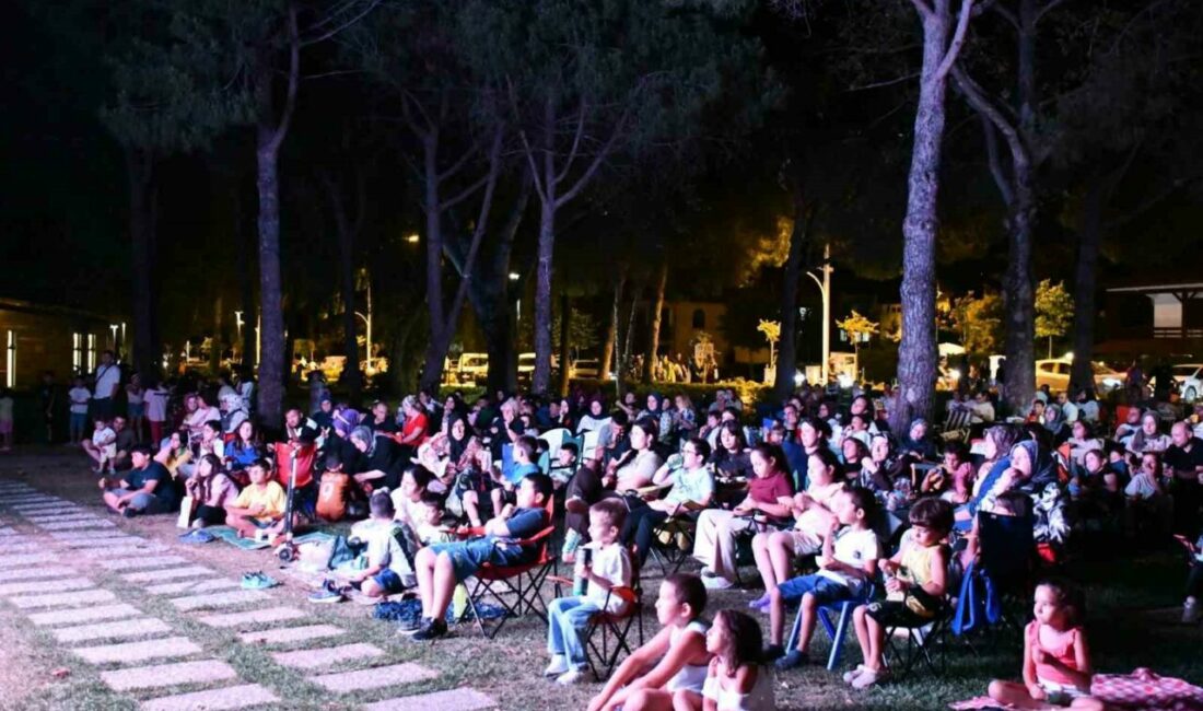 İznik’te yazlık sinema sezon finali yaptı İznik Belediyesi’nin bu yıl dördüncüsünü düzenlediği “Nostaljik Yaz Akşamları” etkinlikleri