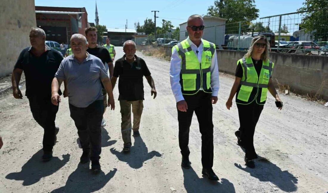 Karacabey’de asfalt mesaisi aralıksız sürüyor Karacabey Belediyesi Fen İşleri Müdürlüğü ekipleri, ilçe genelinde ulaşım konforunu
