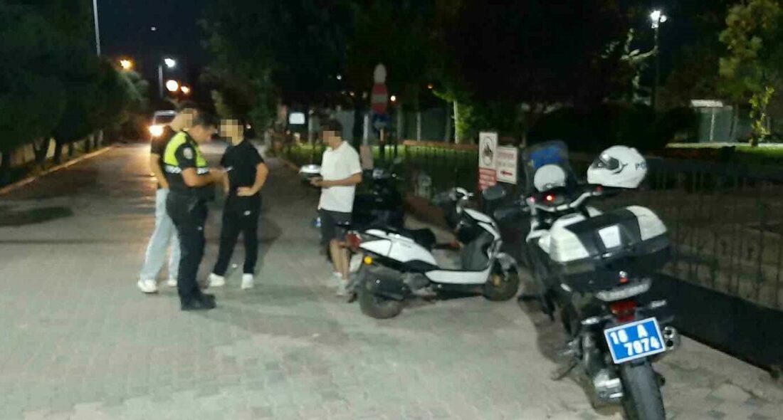 Karacabey’de motosiklet denetimi: 20 sürücüye 250 bin TL ceza Bursa’nın Karacabey ilçesinde motosikletlere yönelik denetim gerçekleştirildi. Atatürk Kültür Parkı’nda
