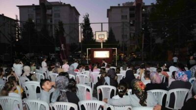 İnegöl Belediyesi’nin “İnegöl’de Yaz Etkinlikleri” kapsamında düzenlediği “Karagöz’ün Salıncağı” adlı