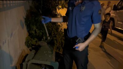 Bursa’da husumetlilerini darp etmeye gelen grubun kaçarken çöpe attığı kılıç