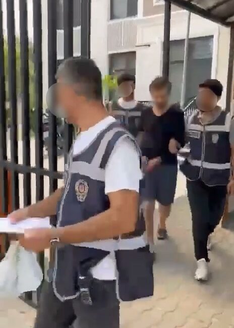 Bursa’da haklarında kesinleşmiş hapis cezası bulunan 4 şahıs, polis ekiplerinin