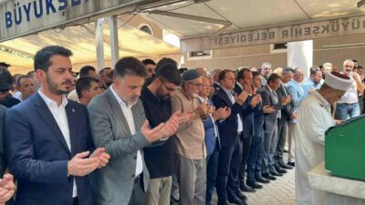 Bursa’da dün direksiyon hakimiyetini kaybederek refüje çarpan, tedavi gördüğü hastanede