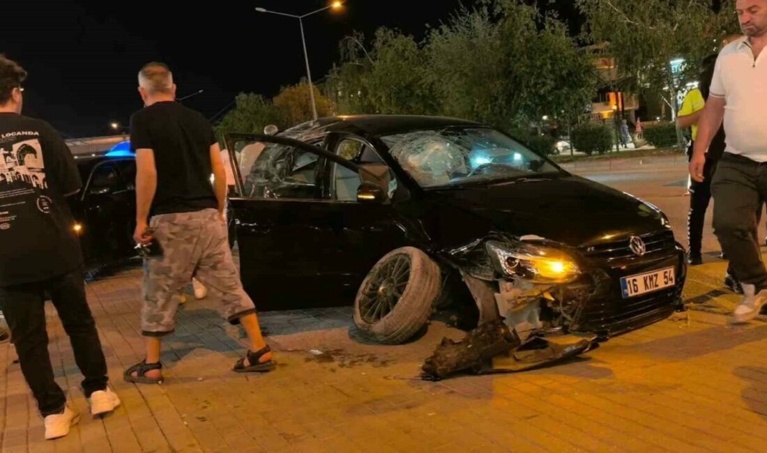 Kontrolden çıkan araç iki otomobile çarptı: 2 yaralı Bursa’nın İnegöl ilçesinde kontrolden çıkan otomobil, kaldırım üzerine çıkarak park
