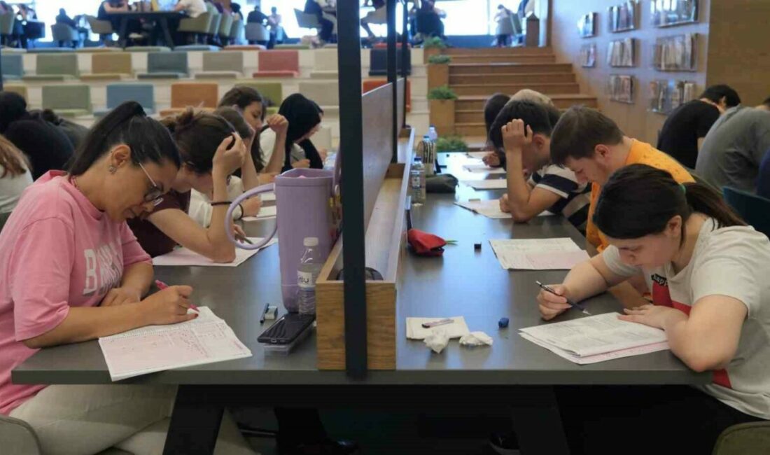 Memur adaylarına Yıldırım desteği Yıldırım Belediyesi, KPSS’ye hazırlanan adaylara sınav öncesinde kendilerini test etme