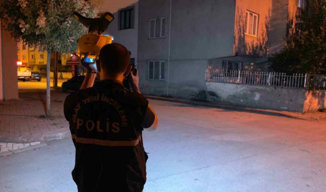 Motosikletle gelip tüfekle ateş açtı: 1 yaralı Bursa’nın İnegöl ilçesinde motosikletli bir şahıs, husumetlisini tüfekle yaraladı. Saldırının