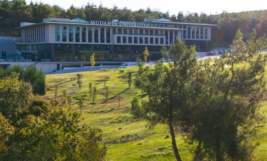 Mudanya Üniversitesi’nde kontenjanlar doldu Üniversite hayali kuran öğrencilerin heyecanla beklediği YKS yerleştirme sonuçları açıklandı.