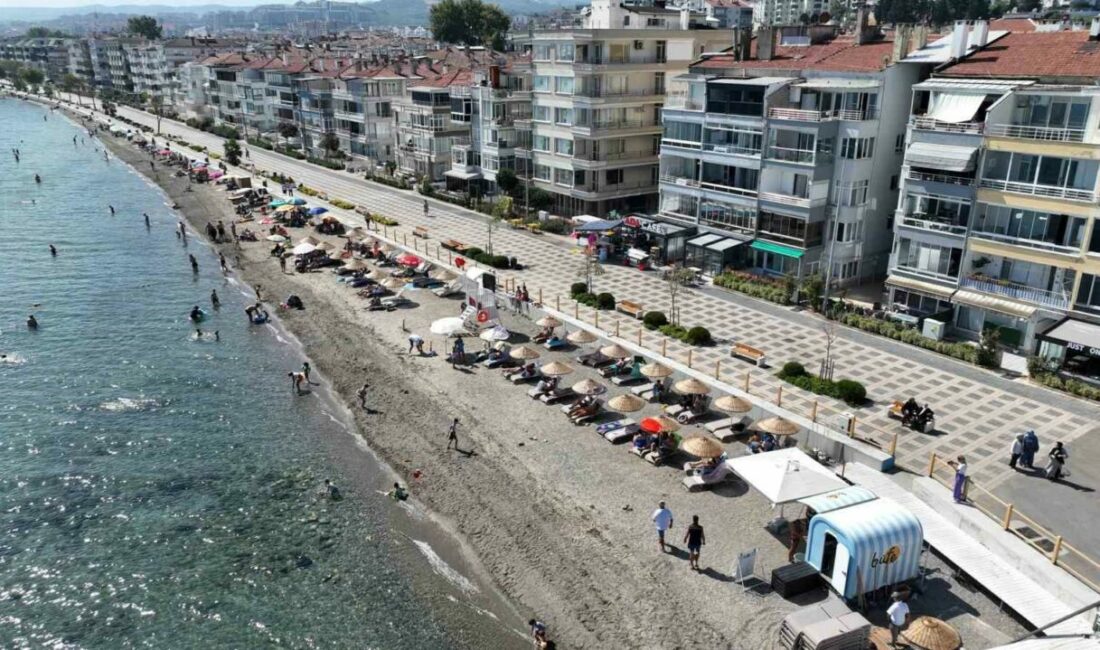 Yaz sıcaklarının etkisini artırmasıyla birlikte Mudanya plajları tatilcilerin akınına uğradı.