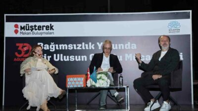 Nilüfer Belediyesi’nin düzenlediği Müşterek Mekan Buluşmaları’nda akademisyen Orhan Şener Deliormanlı,