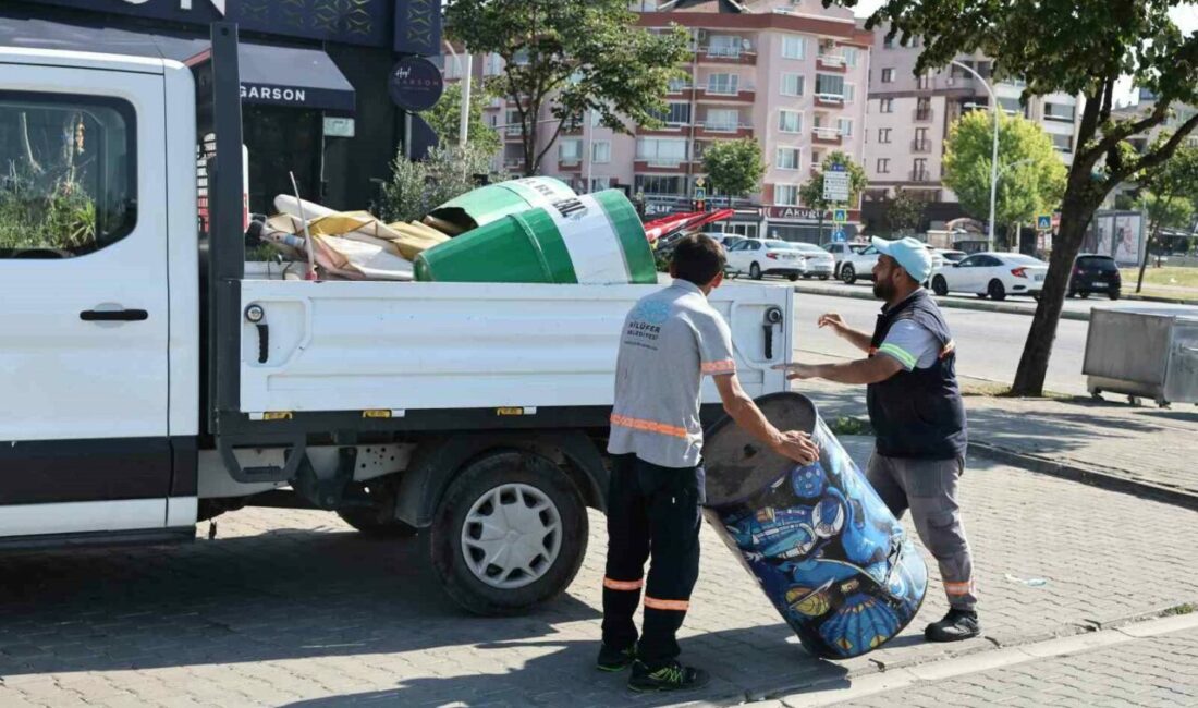 Nilüfer’de kaldırımlar temizlendi Nilüfer Belediyesi, ilçe genelindeki yaya, bisiklet ve engelli yollarını işgal