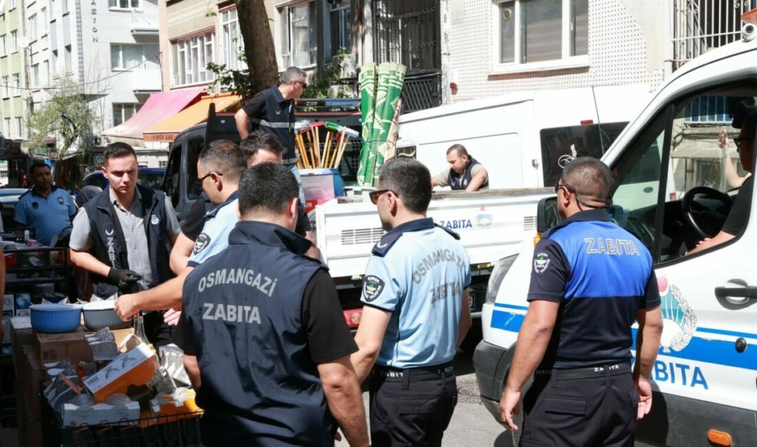 Osmangazi Belediyesi kaldırım işgallerine fırsat vermiyor Osmangazi Belediyesi Zabıta Müdürlüğü ekipleri, ilçe genelinde kaldırımların işgal edilmesini