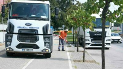Bursa’nın Osmangazi Belediyesi, yaz aylarında artan sıcaklıkların yeşil alanlardaki bitki