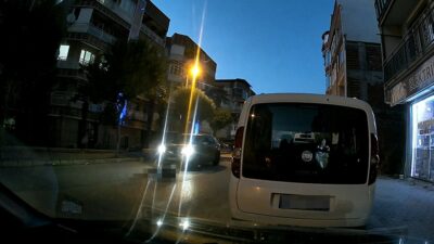 Bursa’nın Mustafakemalpaşa ilçesinde yolun karşısına geçmek isteyen 72 yaşındaki kadına