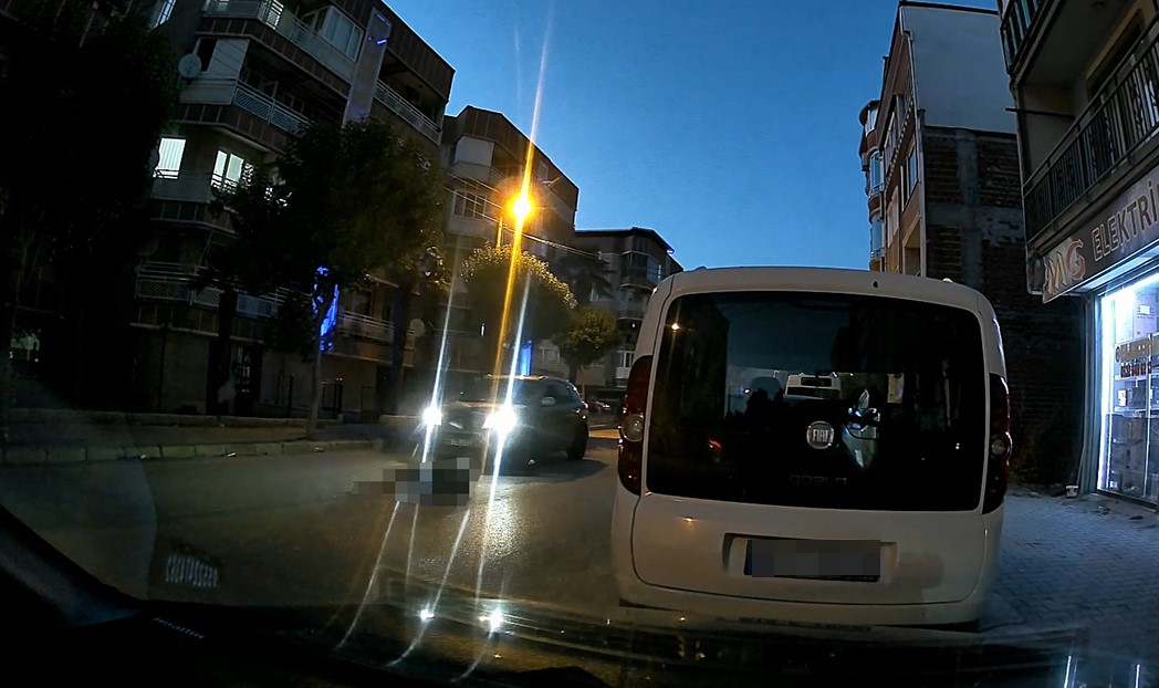 Otomobilin çarptığı 72 yaşındaki kadın hayatını kaybetti Bursa’nın Mustafakemalpaşa ilçesinde yolun karşısına geçmek isteyen 72 yaşındaki kadına