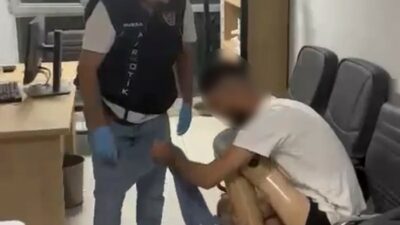 Bursa’da narkotik ekiplerinin durdurduğu araçta yakalanan Suriye uyruklu şüphelinin, 830