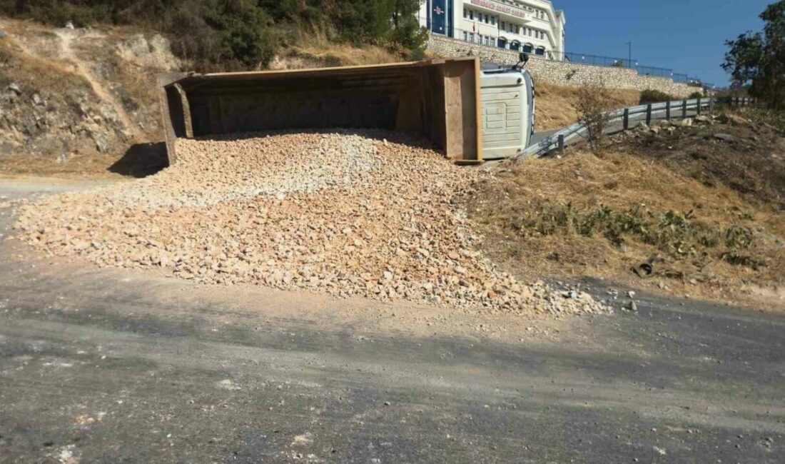 Şoförün manevrası faciayı engelledi Bursa’da freni boşalan kamyon, faciya sebep olmadan şoförün manevrasıyla sonlandı.