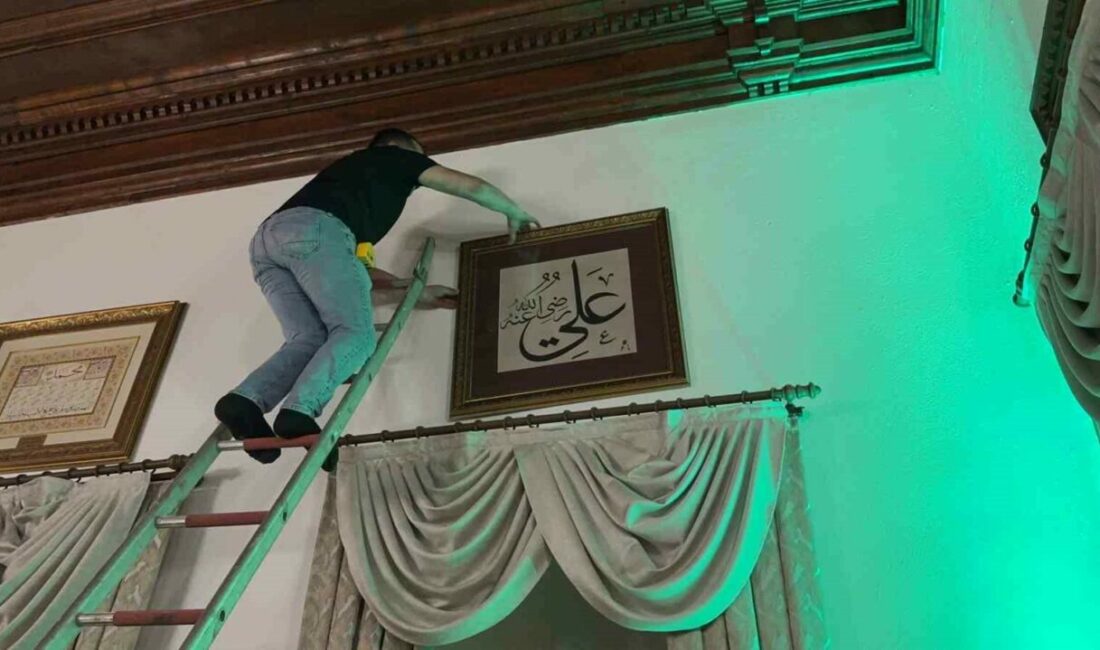 Üftâde Hazretleri’nin makamında baskı levhaları yeniden tefriş edildi Bursa’da, Mehmed Muhyiddin Üftâde Hazretleri’nin makamında bulunan hat levhaları ihya