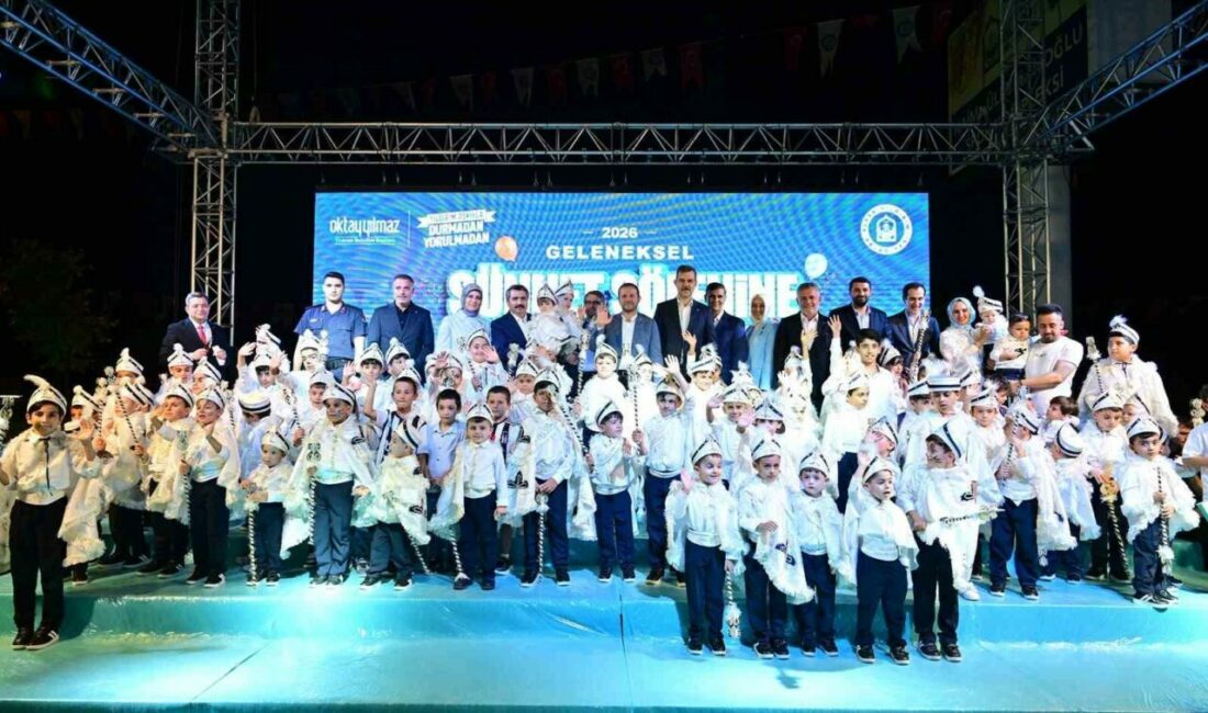 Yıldırım Belediyesi’nden 700 çocuk için sünnet şöleni Yıldırım Belediyesi’nin geleneksel hale getirdiği sünnet şöleni, bu yıl da