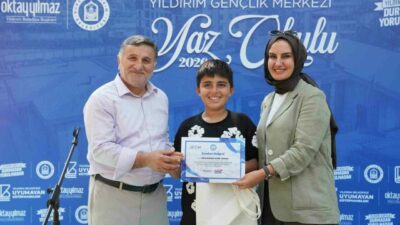 Yıldırım Belediyesi tarafından Yıldırım Gençlik Merkezi’nde düzenlenen Yaz Okulu, mezuniyet