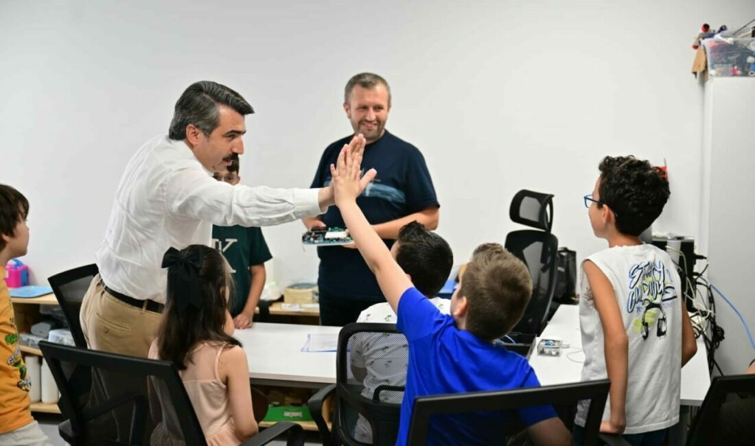 Yıldırım’da çocuklar hem öğreniyor hem eğleniyor Yıldırım Belediyesi, Molla Yegan Çocuk Üniversitesi Yaz Okulu’nun ikinci dönem