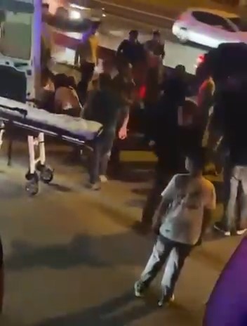 Bursa’da iddiaya göre yolun karşısına geçmek isteyen iki şahıs otomobilin