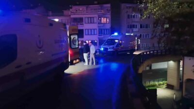 Bursa’da 3 kişinin bindiği motosiklet, sürücüsünün kontrolünden çıkarak bariyerlere çarptı.