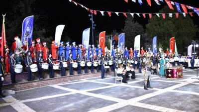Bursa’nın Yenişehir ilçesinde düzenlenen 11. Uluslararası Altın Biber Festivali coşkulu