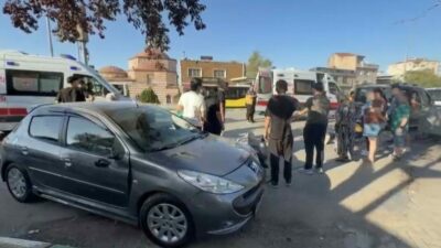 Bursa’da, yola çıkan araca çarpmamak için manevra yapan motosiklet kaza
