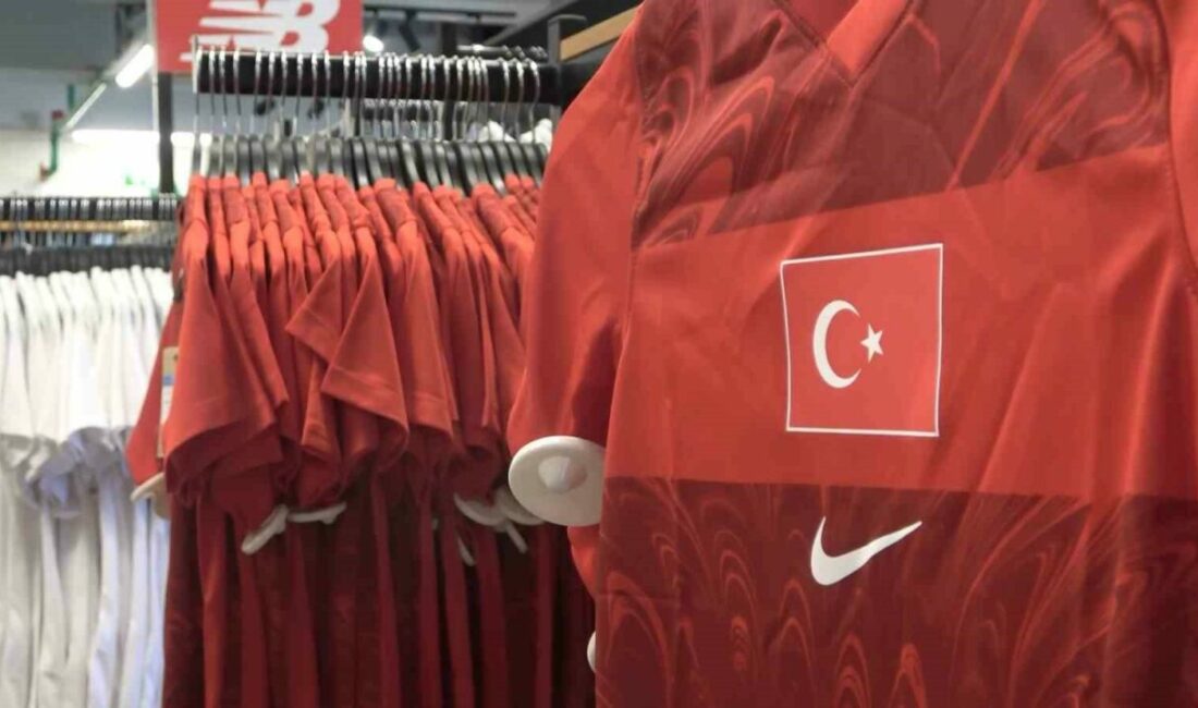 Ay yıldızlı formalar Bursastore’da satışa çıktı Bursa’da oynanacak Türkiye-İtalya karşılaşması öncesi Bursastore’da satışa çıkan milli formalara